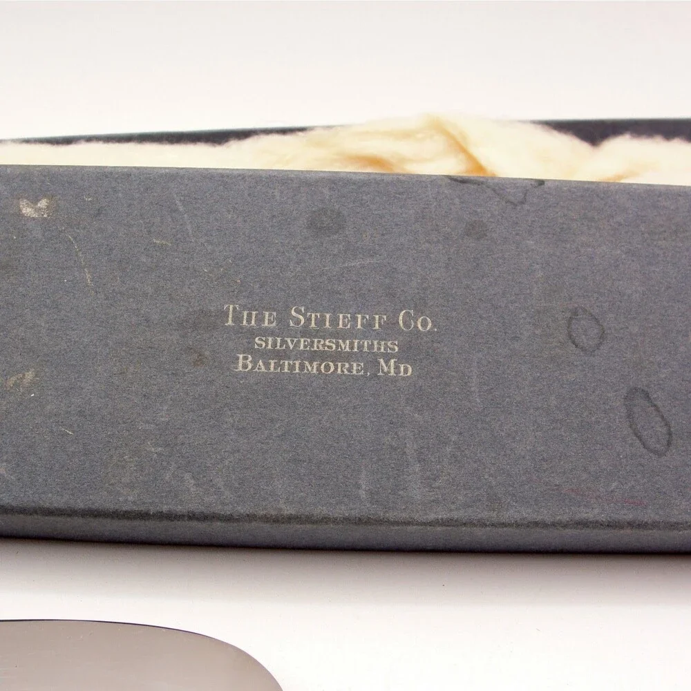 Vintage Stieff Rose Repousse Sterling Silver Handle Pie Cake Server w Box